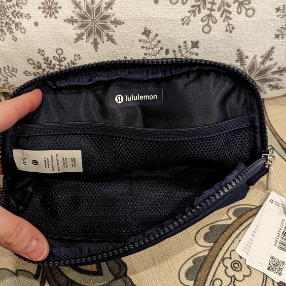 NWT Lululemon Everywhere Belt Bag - Picture 8 of 10